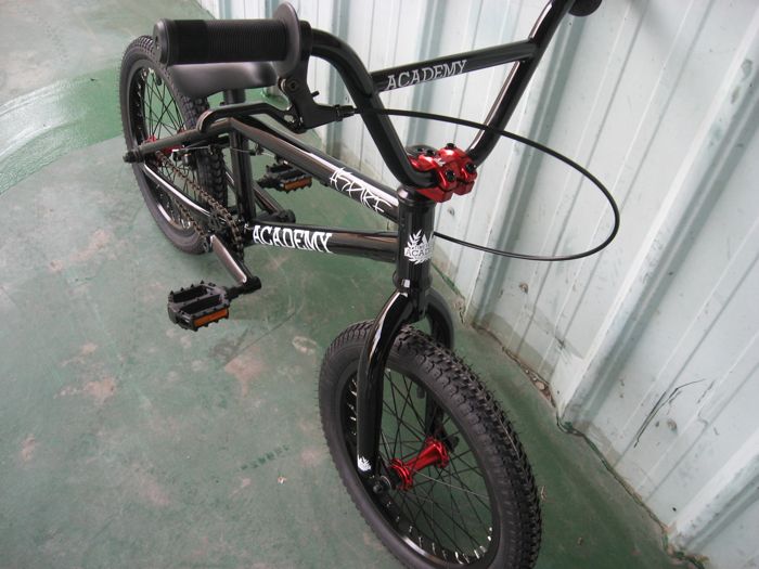 academy 16 inch bike